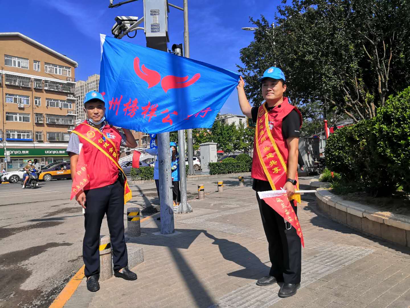 <strong>女生被操得流牛奶</strong>